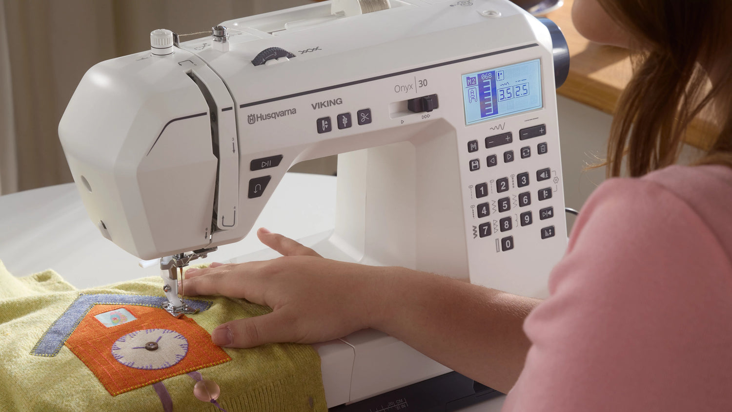 HUSQVARNA® VIKING® ONYX™ 30 Sewing Machine